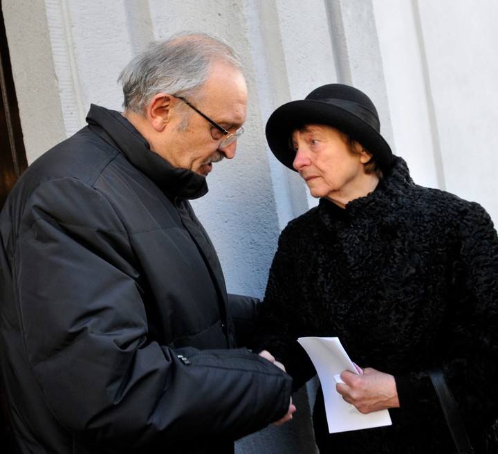 Magda Rúfusová na pohrebe manžela